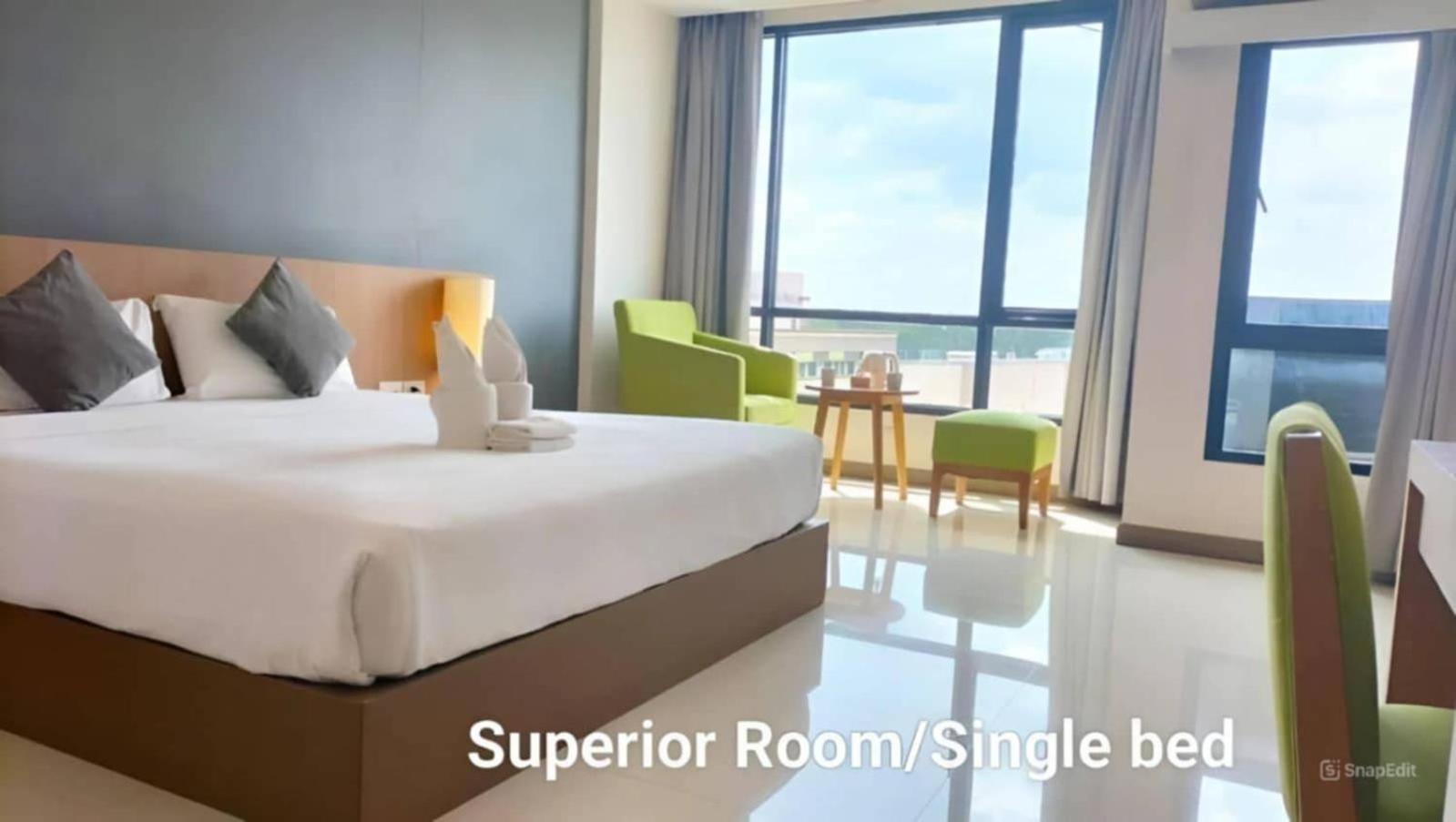 S Tara Grand Hotel Surat Thani Exterior foto