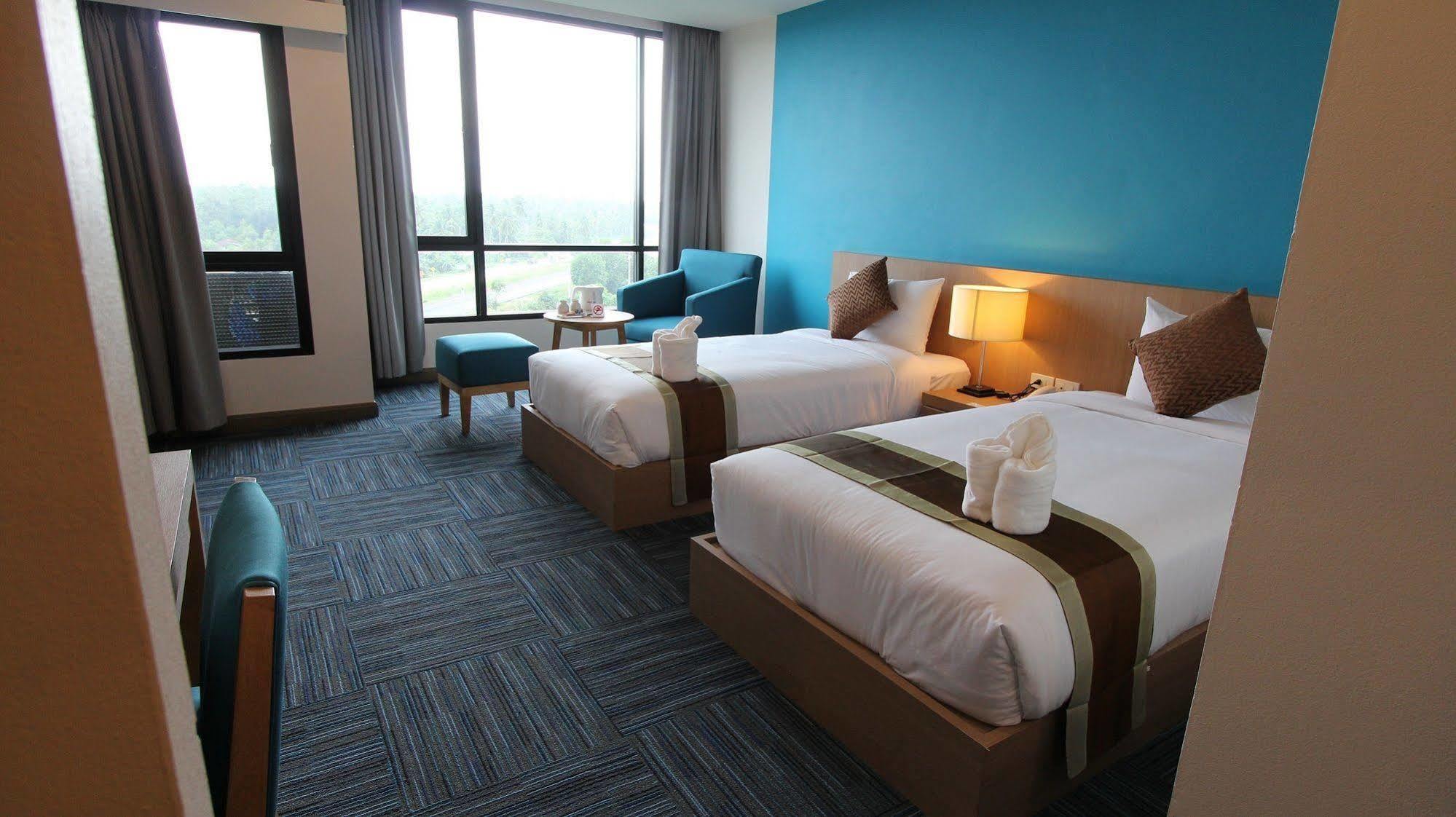 S Tara Grand Hotel Surat Thani Exterior foto