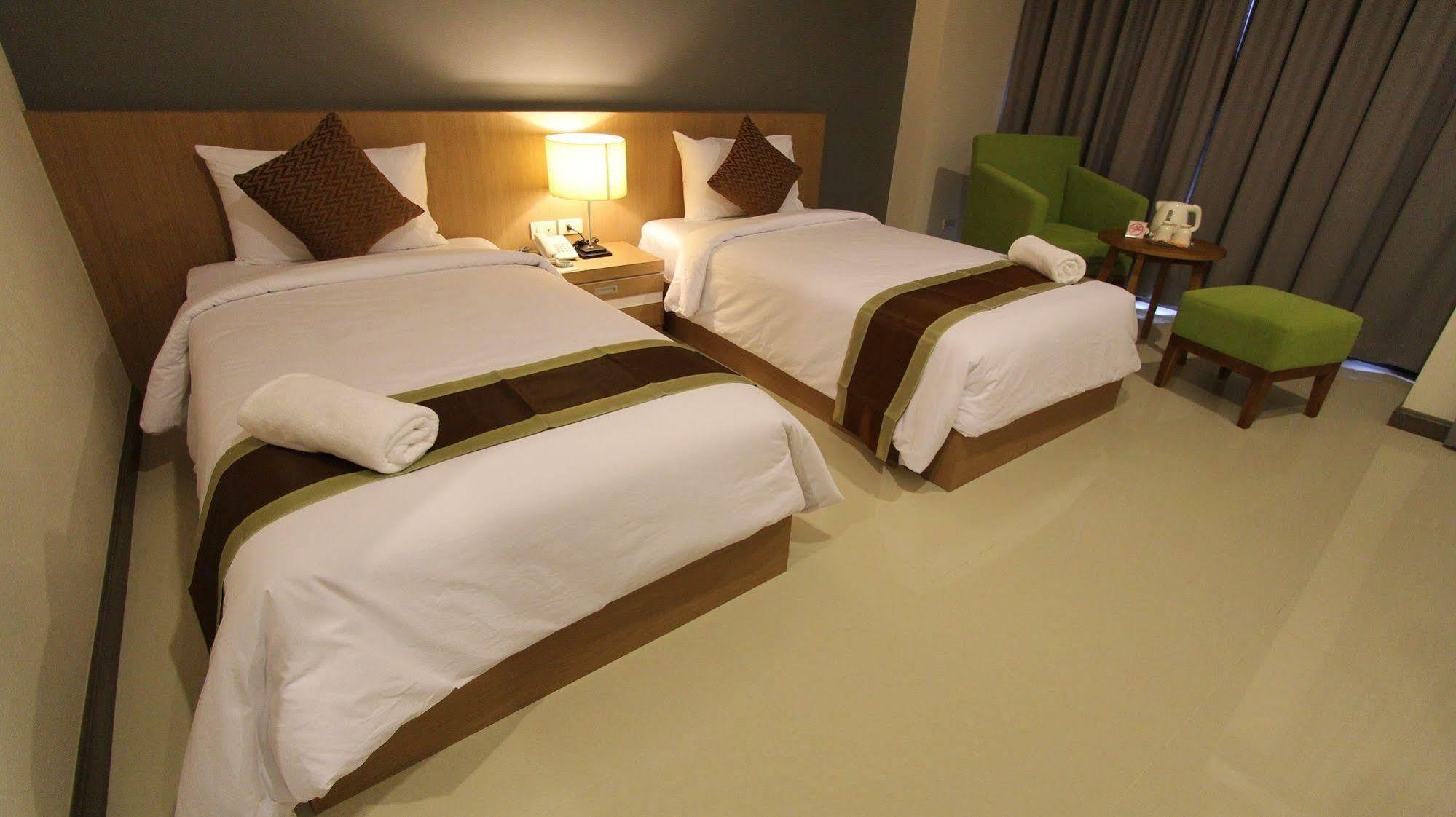 S Tara Grand Hotel Surat Thani Exterior foto
